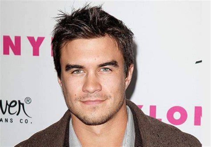 Rob Mayes Net Worth